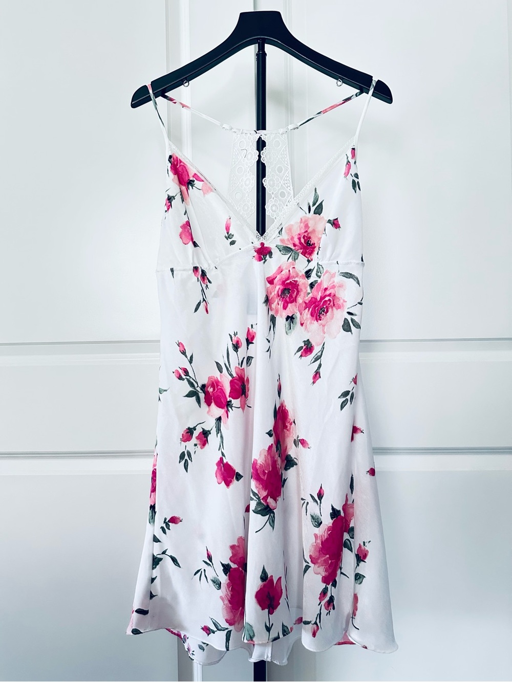 Women’s Apt.9 White Chemise with Pink Floral Print Size XL